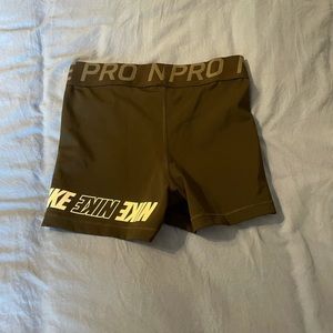Nike Pros Size M